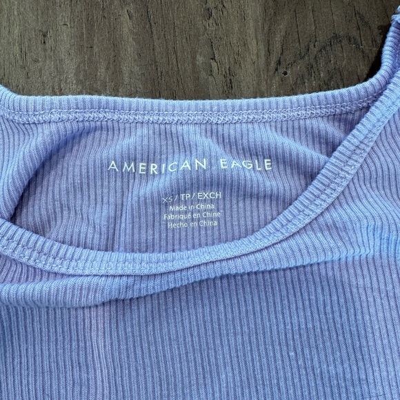 **SOLD** Cropped T-shirt - Picture 2 of 2